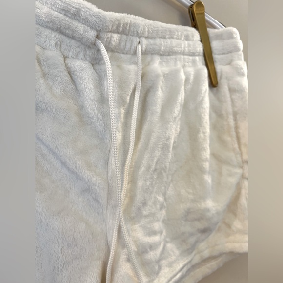 Hoody & Shorts - Picture 6 of 7